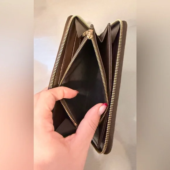 Louis Vuitton Damier zipper around wallet